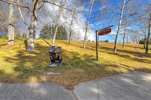 4512 21 Avenue Nw, Calgary, AB - Outdoor With View