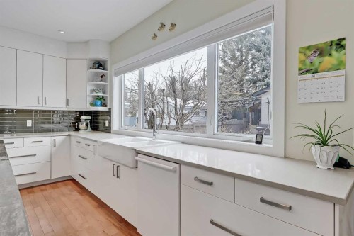 4512 21 Avenue Nw, Calgary, AB - Indoor Photo Showing Kitchen