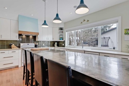 4512 21 Avenue Nw, Calgary, AB - Indoor Photo Showing Kitchen