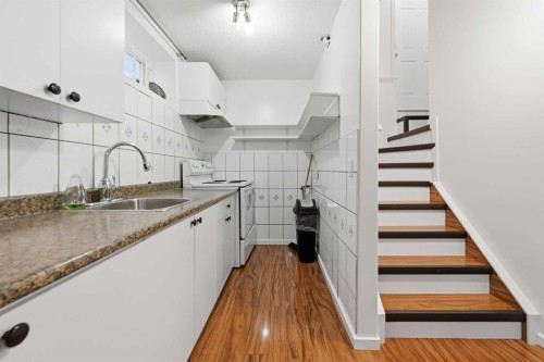 53 Martha'S Place Ne, Calgary, AB - Indoor Photo Showing Kitchen