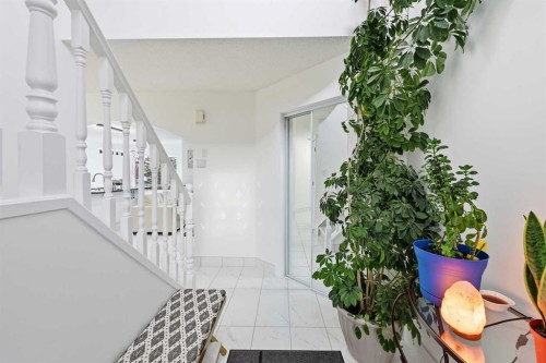 53 Martha'S Place Ne, Calgary, AB - 