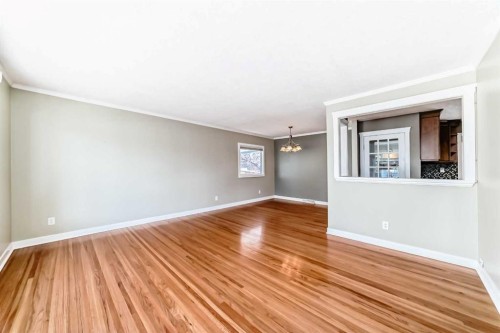 27 Gladeview Crescent Sw, Calgary, AB - Indoor Photo Showing Other Room