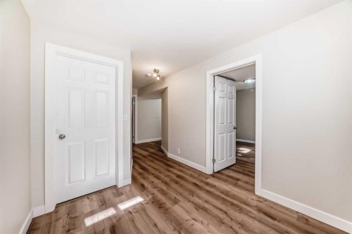 27 Gladeview Crescent Sw, Calgary, AB - Indoor Photo Showing Other Room