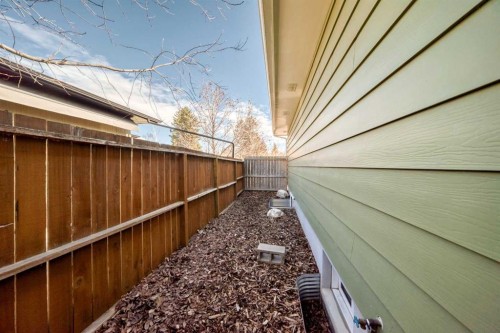 27 Gladeview Crescent Sw, Calgary, AB -  With Exterior