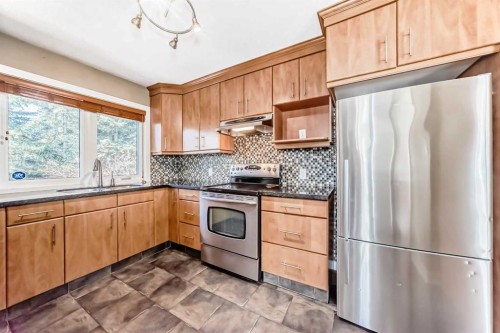 27 Gladeview Crescent Sw, Calgary, AB - Indoor Photo Showing Kitchen