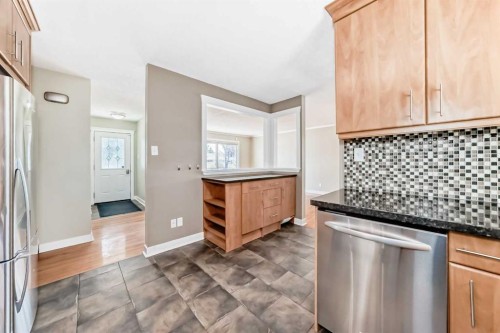 27 Gladeview Crescent Sw, Calgary, AB - Indoor Photo Showing Kitchen