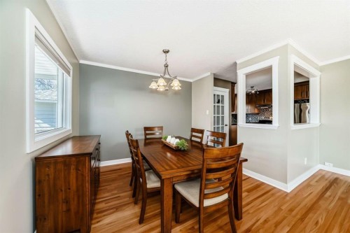 27 Gladeview Crescent Sw, Calgary, AB - Indoor Photo Showing Dining Room