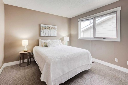 88 Sunhurst Road Se, Calgary, AB - Indoor Photo Showing Bedroom