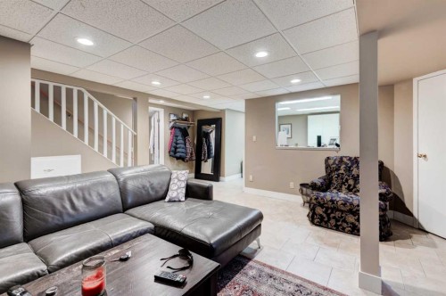 88 Sunhurst Road Se, Calgary, AB - Indoor