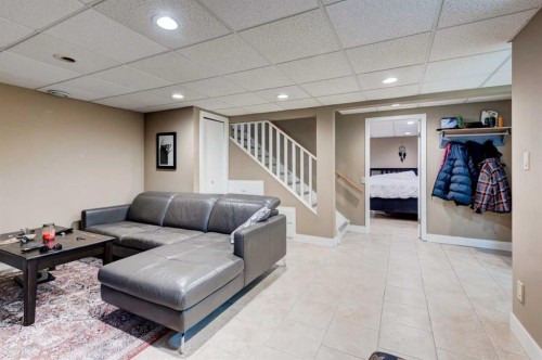 88 Sunhurst Road Se, Calgary, AB - Indoor