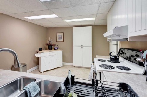 88 Sunhurst Road Se, Calgary, AB - Indoor