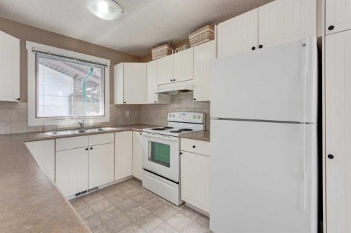 88 Sunhurst Road Se, Calgary, AB - Indoor Photo Showing Kitchen With Double Sink