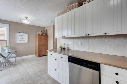 88 Sunhurst Road Se, Calgary, AB - Indoor Photo Showing Kitchen