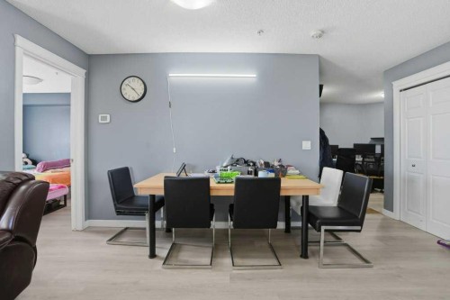 5106-70 Panamount Drive Nw, Calgary, AB - Indoor Photo Showing Dining Room
