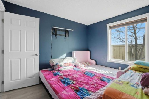5106-70 Panamount Drive Nw, Calgary, AB - Indoor Photo Showing Bedroom