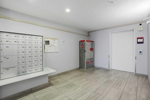 5106-70 Panamount Drive Nw, Calgary, AB - Indoor Photo Showing Other Room