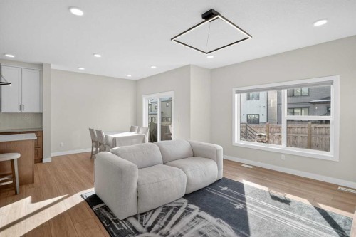 78 Silverton Glen Crescent Sw, Calgary, AB - Indoor Photo Showing Living Room