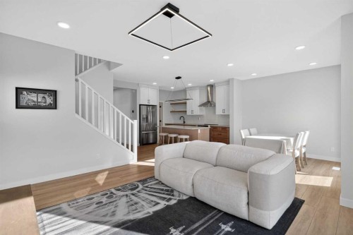 78 Silverton Glen Crescent Sw, Calgary, AB - Indoor Photo Showing Living Room