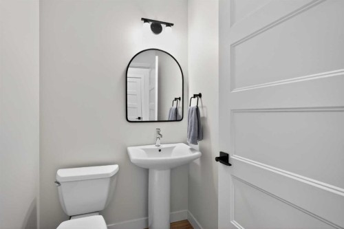 78 Silverton Glen Crescent Sw, Calgary, AB - Indoor Photo Showing Bathroom