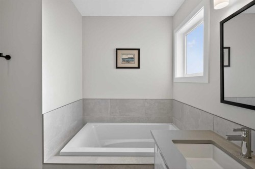 78 Silverton Glen Crescent Sw, Calgary, AB - Indoor Photo Showing Bathroom