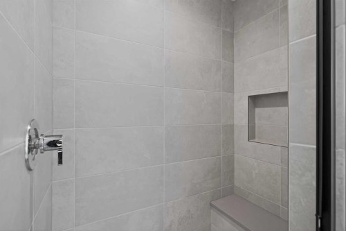 78 Silverton Glen Crescent Sw, Calgary, AB - Indoor Photo Showing Bathroom