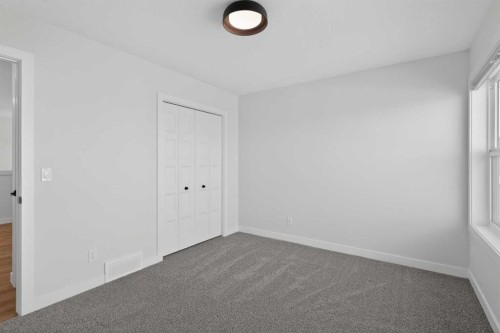 78 Silverton Glen Crescent Sw, Calgary, AB - Indoor Photo Showing Other Room