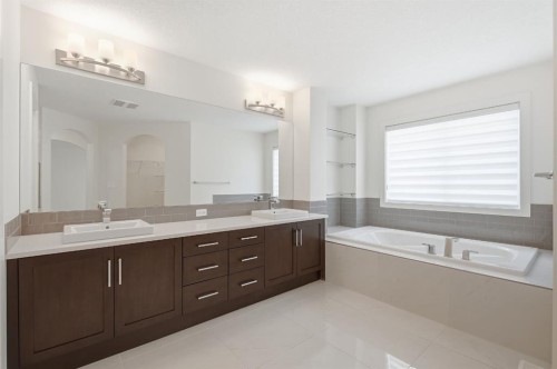 101 Evansborough Green Nw, Calgary, AB - Indoor Photo Showing Bathroom