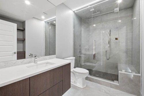 101 Evansborough Green Nw, Calgary, AB - Indoor Photo Showing Bathroom