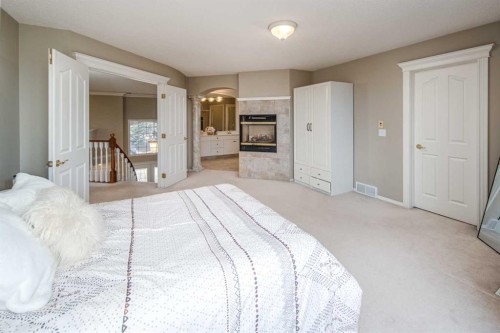 143 Hamptons Terrace Nw, Calgary, AB - Indoor Photo Showing Bedroom
