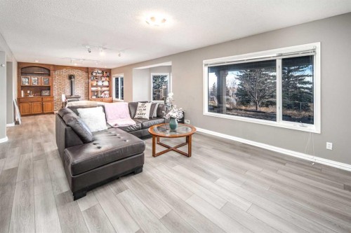 143 Hamptons Terrace Nw, Calgary, AB - Indoor Photo Showing Living Room
