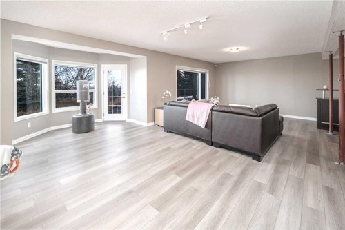 143 Hamptons Terrace Nw, Calgary, AB - Indoor Photo Showing Other Room