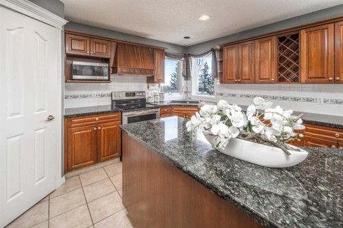 143 Hamptons Terrace Nw, Calgary, AB - Indoor Photo Showing Kitchen