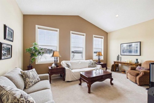 167 Evanston View Nw, Calgary, AB - Indoor Photo Showing Living Room