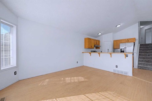 152 Saddlecreek Terrace Ne, Calgary, AB - Indoor Photo Showing Kitchen