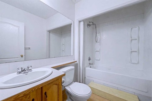 152 Saddlecreek Terrace Ne, Calgary, AB - Indoor Photo Showing Bathroom