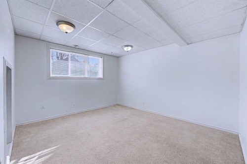 152 Saddlecreek Terrace Ne, Calgary, AB - Indoor Photo Showing Other Room