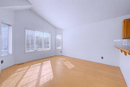 152 Saddlecreek Terrace Ne, Calgary, AB - Indoor Photo Showing Other Room