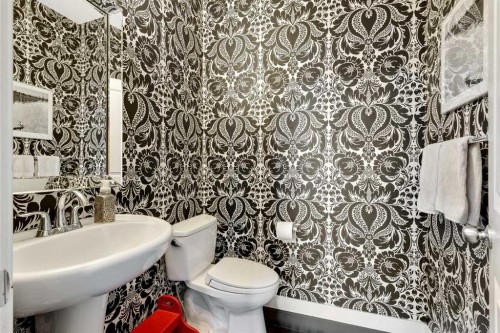 36 Cranarch Grove Se, Calgary, AB - Indoor Photo Showing Bathroom