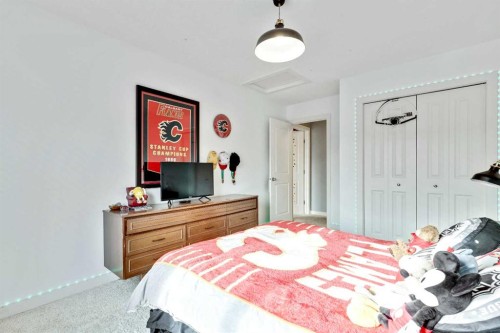 36 Cranarch Grove Se, Calgary, AB - Indoor Photo Showing Bedroom
