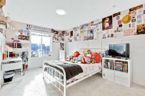 36 Cranarch Grove Se, Calgary, AB - Indoor Photo Showing Bedroom