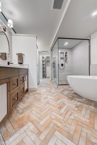 128 Sunrise Heath, Cochrane, AB - Indoor Photo Showing Bathroom