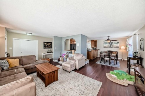 5202 44 Street, Olds, AB - Indoor Photo Showing Living Room