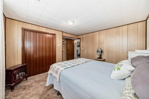 5202 44 Street, Olds, AB - Indoor Photo Showing Bedroom