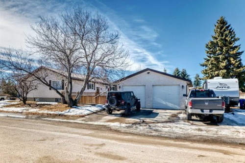 5202 44 Street, Olds, AB - Outdoor