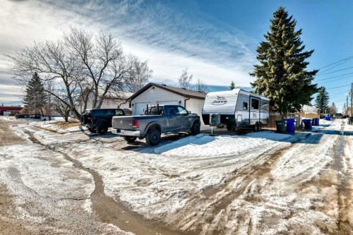 5202 44 Street, Olds, AB - Outdoor