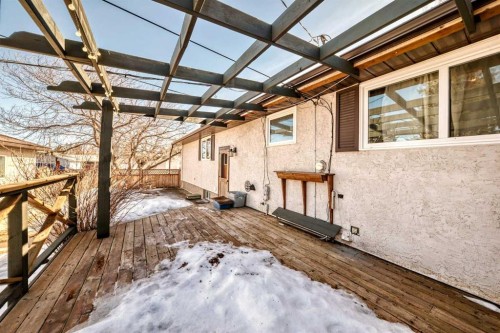 5202 44 Street, Olds, AB - Outdoor With Exterior