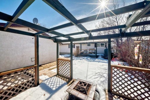 5202 44 Street, Olds, AB - Outdoor