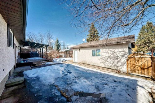 5202 44 Street, Olds, AB - Outdoor