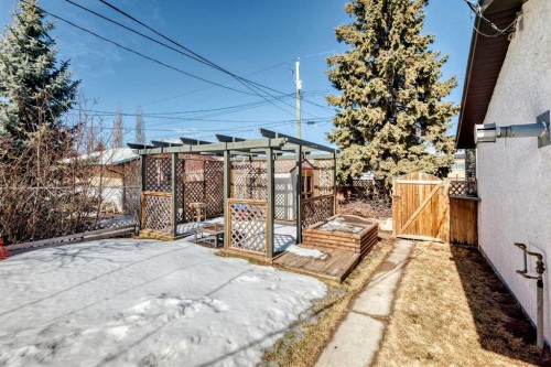 5202 44 Street, Olds, AB - Outdoor
