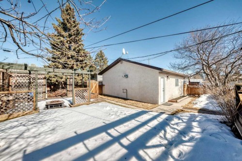 5202 44 Street, Olds, AB - Outdoor